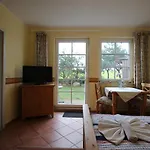 Alt Reddevitz Pensionat 4*