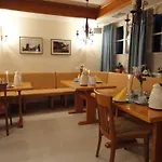 阿尔特雷德韦兹旅馆 密德海根