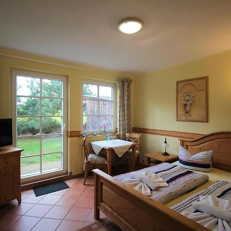Guest house Alt Reddevitz 3*
