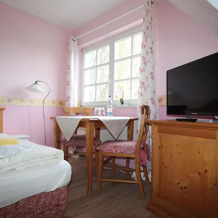 Alt Reddevitz Pensjonat 4*