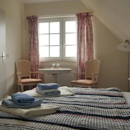 Alt Reddevitz Pensjonat 4*